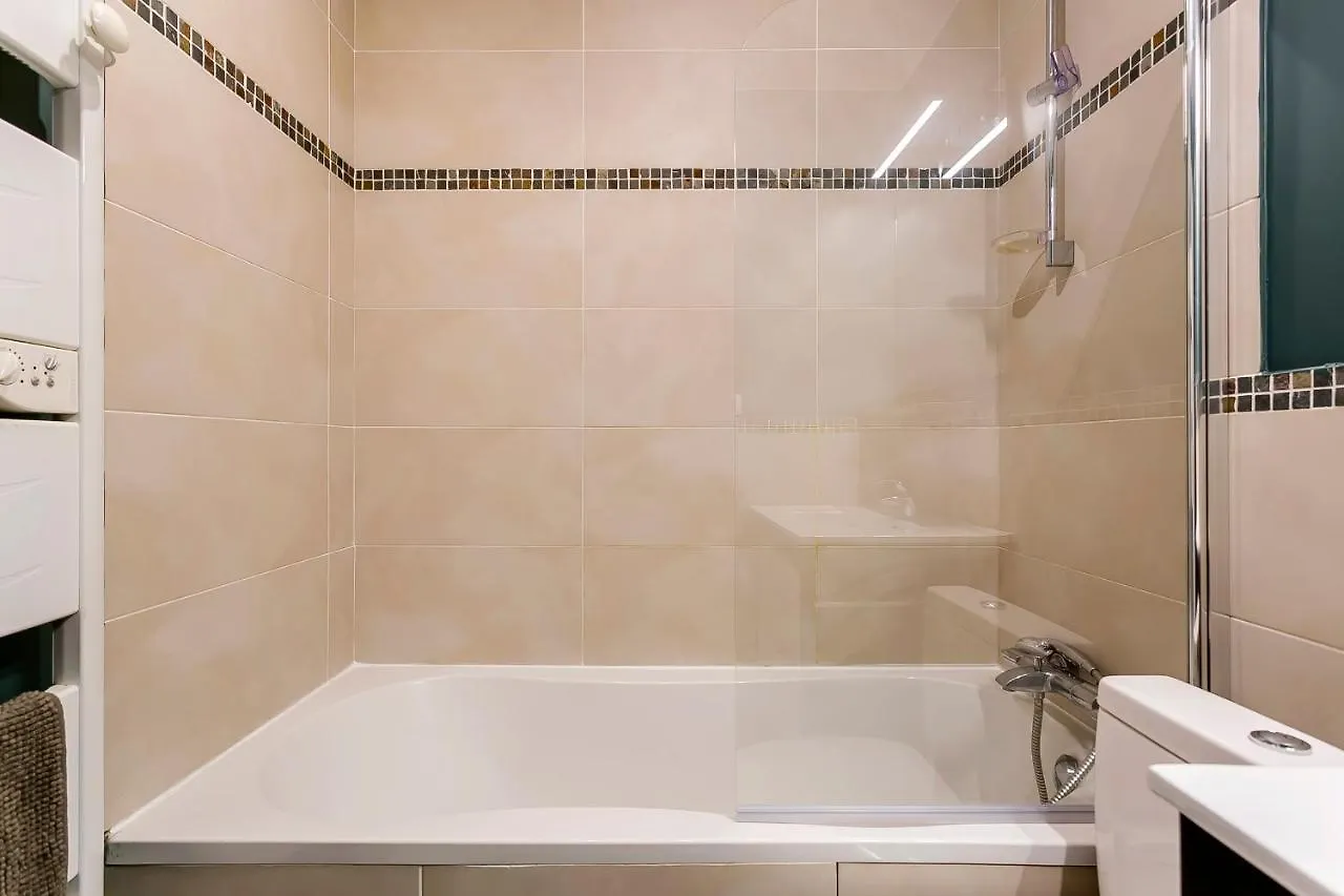Hamac Suites - City Suites Jungle 2 Tassin-la-Demi-Lune 0*,  France